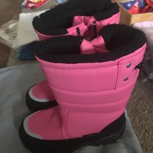 Snow boots NWOT sz 12 months adorable!
